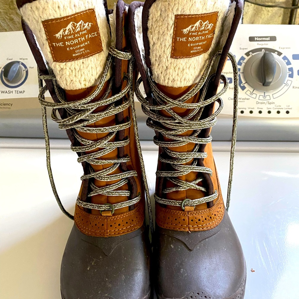 North Face Winter Boots, women’s size 7. Like New!